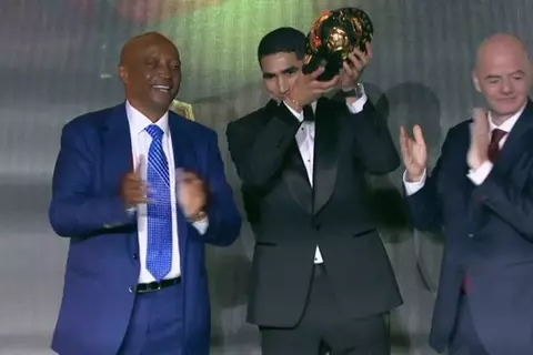  حكيمي يعيد الجائزة للمغرب بعد 27 عاما.. القائمة التاريخية للمتوجين بأفضل لاعب في أفريقيا